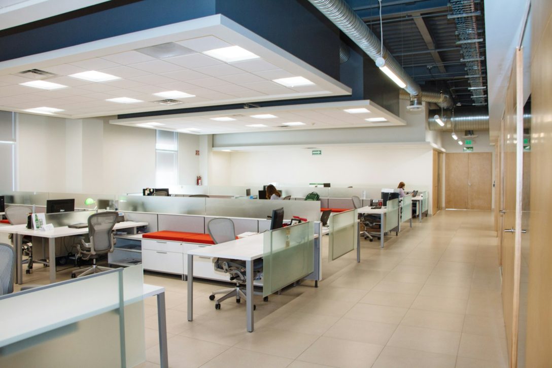 office workers in low cubicles. Photo by Adolfo Félix on Unsplash